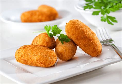 Imagen de croquetas de pollo caseras doradas y listas para servir