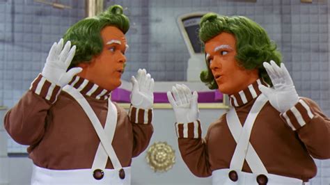 Ilustración de Oompa Loompas en Loompalandia o en la fábrica de chocolate