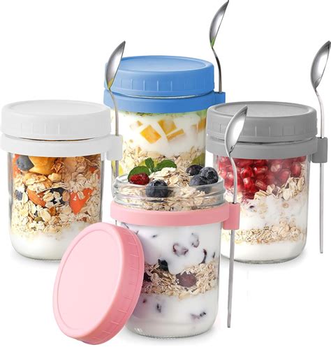 Recipiente con avena overnight lista para consumir