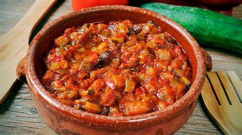 Pisto manchego fresco con verduras variadas