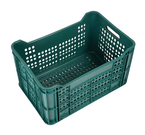Foto de cajas de plástico con rejilla apiladas llenas de verduras