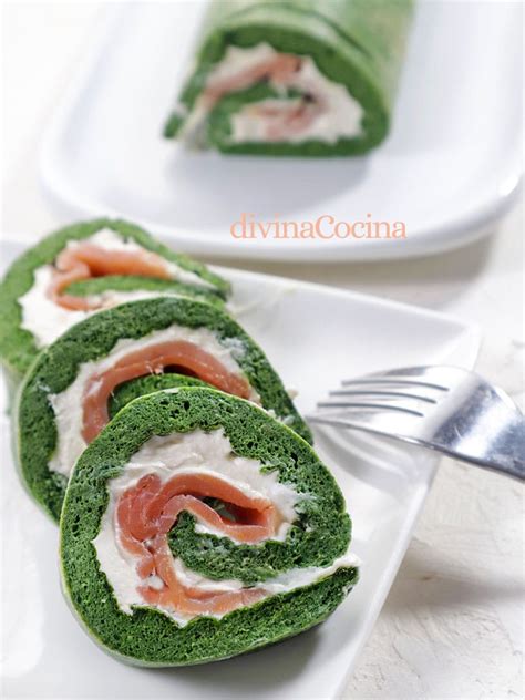 Brazo de gitano de espinacas y salmón ahumado en rodajas