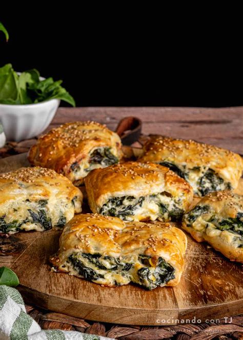 Salmón en hojaldre con espinacas y queso recién horneado