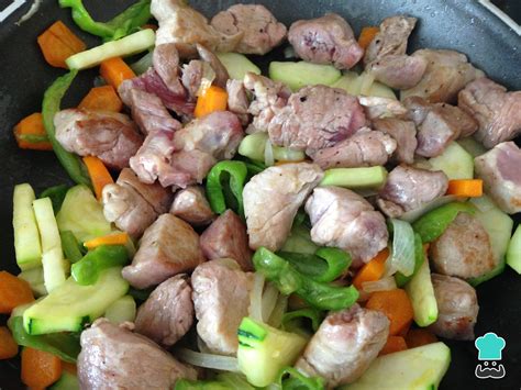 Salteado de cerdo con verduras frescas