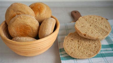 Panecillos sin gluten cocinados en sartén