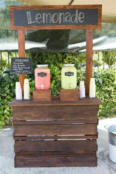 Puesto de aguas frescas con diversas opciones