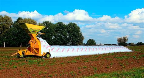 Embolsadora de grano con partidor incorporado en funcionamiento