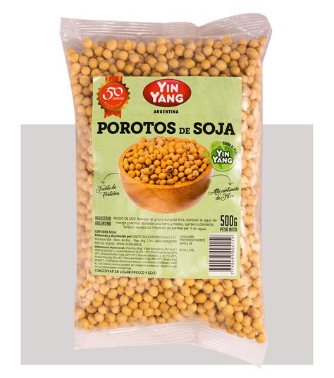 Imagen de un recipiente sellado con porotos de soja secos en una despensa.