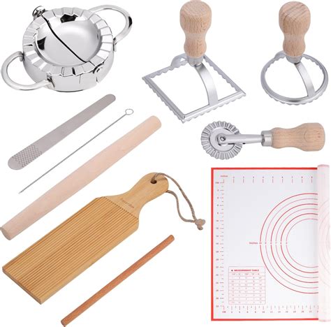 Diferentes herramientas para cortar pasta casera