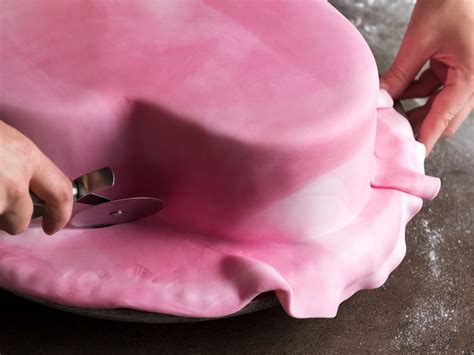 Decoración de torta con fondant y cortadores