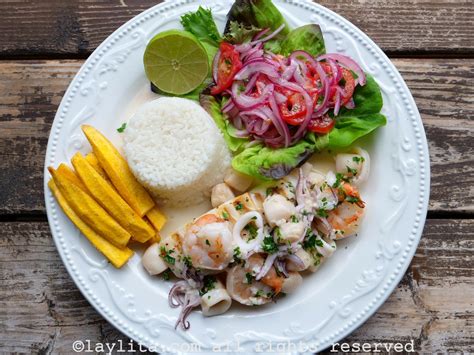 Plato de pollo con mariscos y salsa cremosa