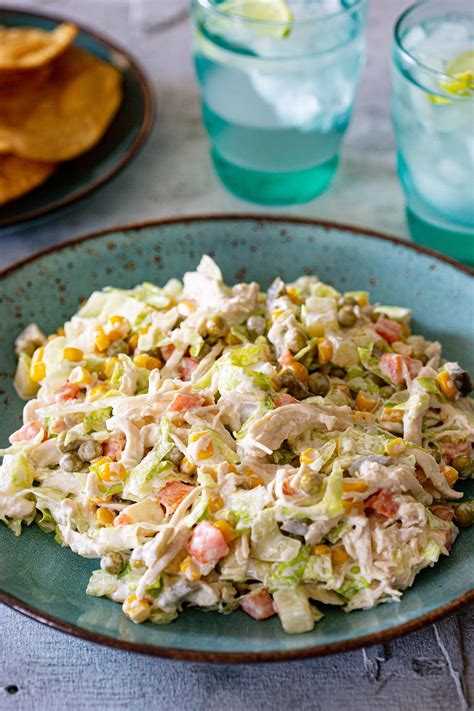 Ensalada de pollo estilo mexicano con jalapeños