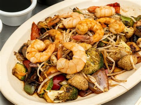 Composición de ingredientes frescos para el plato teppanyaki