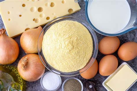 Infografía de los ingredientes típicos de la sopa de arepas colombiana