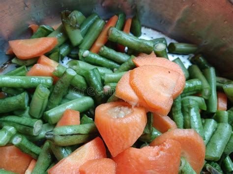 Verduras frescas y limpias listas para cocinar