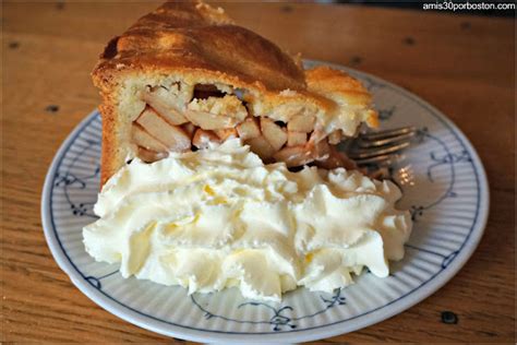Tarta de manzana holandesa alta con nata montada (slagroom)