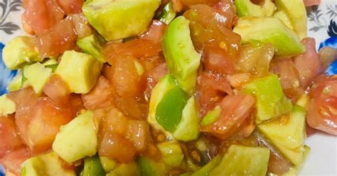Ceviche vegetariano con mote, cebolla, tomate y palta