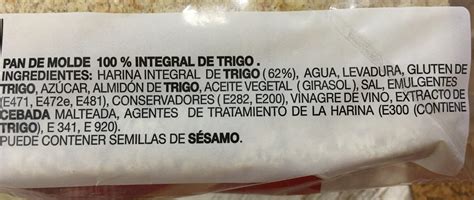 Paquete de pan de molde integral mostrando ingredientes