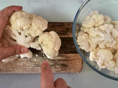 Ilustración de cómo cortar una coliflor en ramilletes