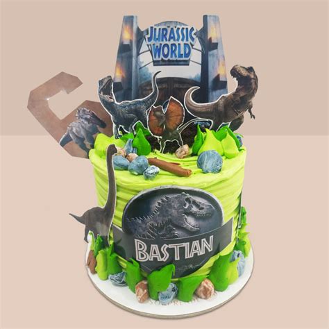 Torta de Jurassic World Blue con velocirraptor Blue y detalles de la película