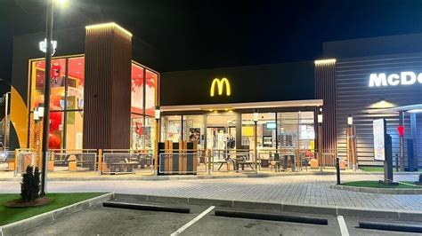 Infografía global mostrando el número de restaurantes y clientes diarios de McDonald's