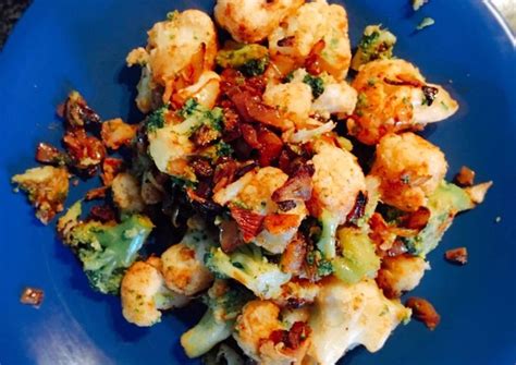 Disposición visual de los ingredientes frescos para el salteado de coliflor y brócoli