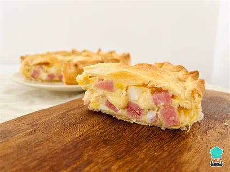 Ingredientes variados para la tarta de jamón, queso y huevo duro