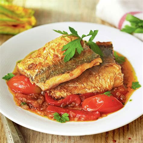 Plato de jurel cocinado de forma saludable (al horno o a la plancha)