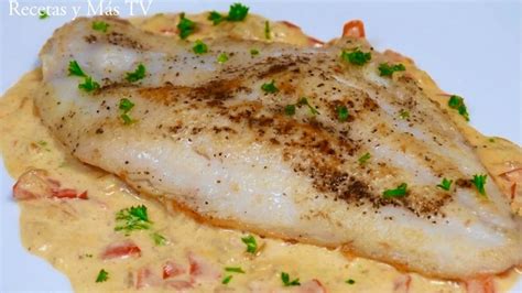 ingredientes frescos para mariscos en salsa blanca