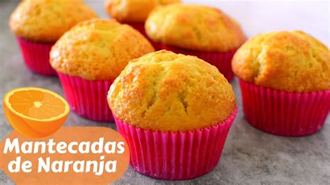 Infografía con el paso a paso de la preparación de mantecadas de naranja, mostrando cada etapa de mezclado y horneado.