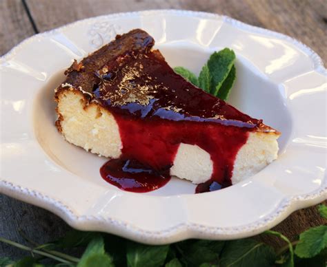 Tarta de queso con cobertura de mermelada de frutos rojos
