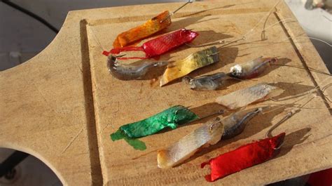 Muestra de diferentes carnadas: lombrices, camarones, trozos de pescado