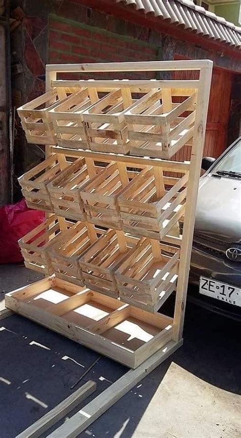 Diseños variados de cajones de frutas y verduras reciclados y decorados