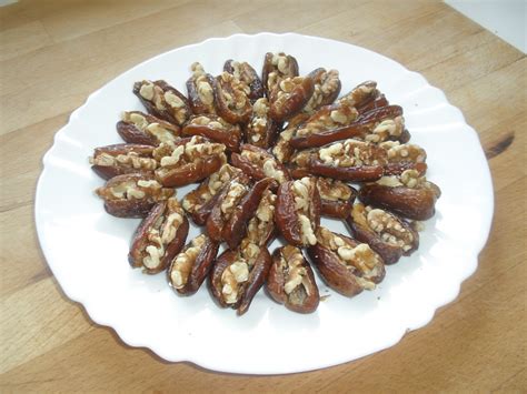 Plato con dátiles y nueces