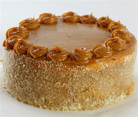 Torta bizcocho moka con manjar terminada