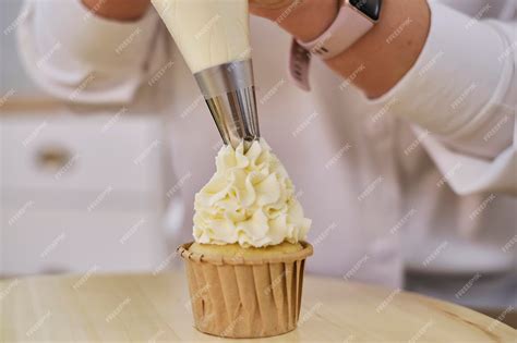 Ejemplos de decoración con manga pastelera en tartas
