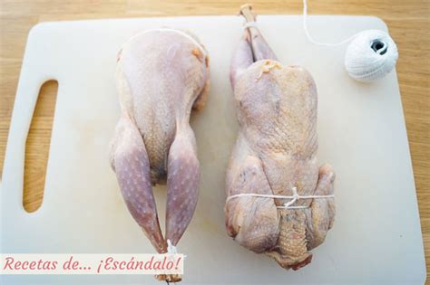 Perdices limpias y atadas, listas para cocinar