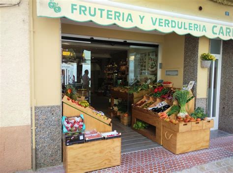 Fachada de la verdulería y emporio 