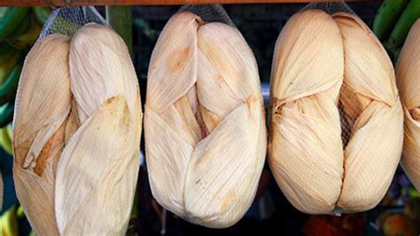 Fotografía de artesanías tradicionales fabricadas con hojas secas de maíz (totomoxtle).