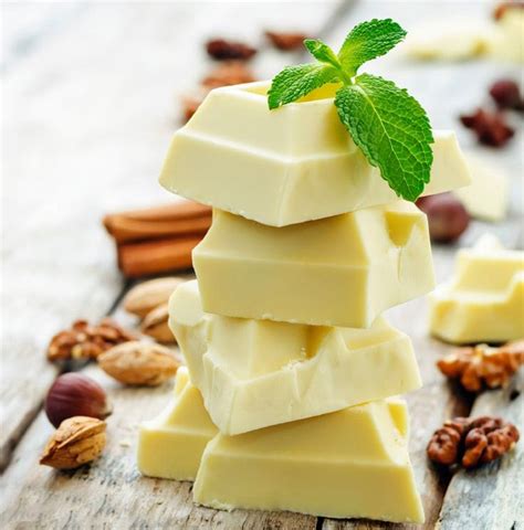 Variedad de postres con chocolate blanco