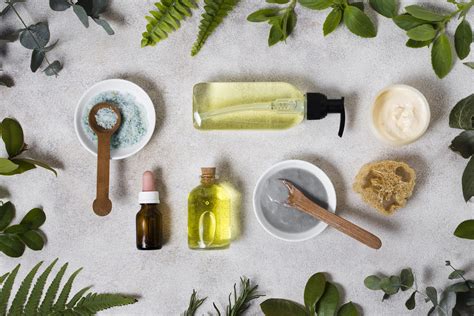 Esquema comparativo de ingredientes en cosmética vegana vs. tradicional