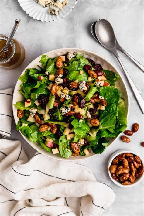 Ensalada fresca como acompañamiento para quiche