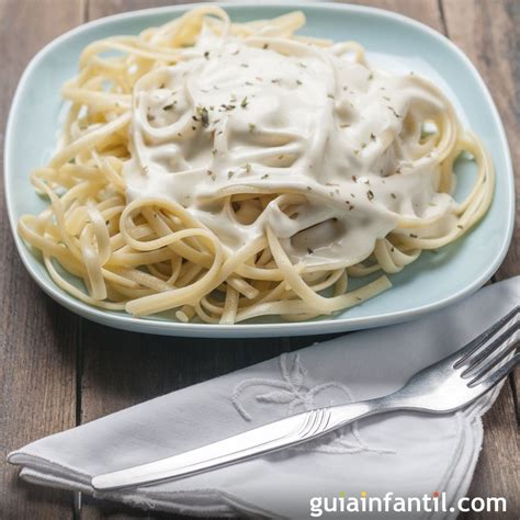 Plato de pasta con salsa tres quesos