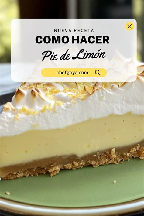 Relleno cremoso de limón vertiéndose sobre una base de galletas en un molde de tarta