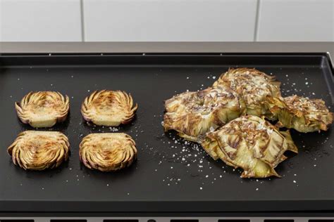 Frikadellen dorándose en la plancha