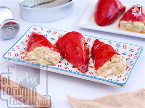 Ilustración de pimientos del piquillo listos para ser rellenados.