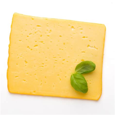 Comparación visual entre una rebanada de queso procesado tipo
