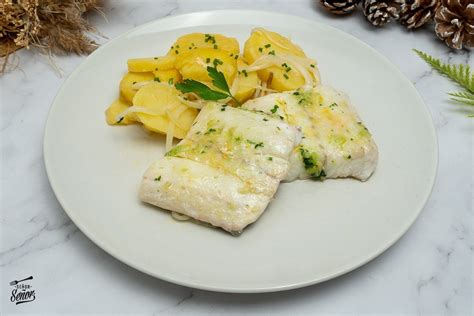 Imagen de un plato de merluza al horno con alioli