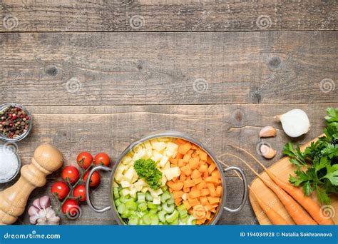 Variedad de vegetales frescos para sopa