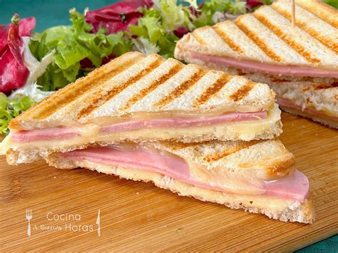 Sándwich mixto prensado con queso fundido y dorado